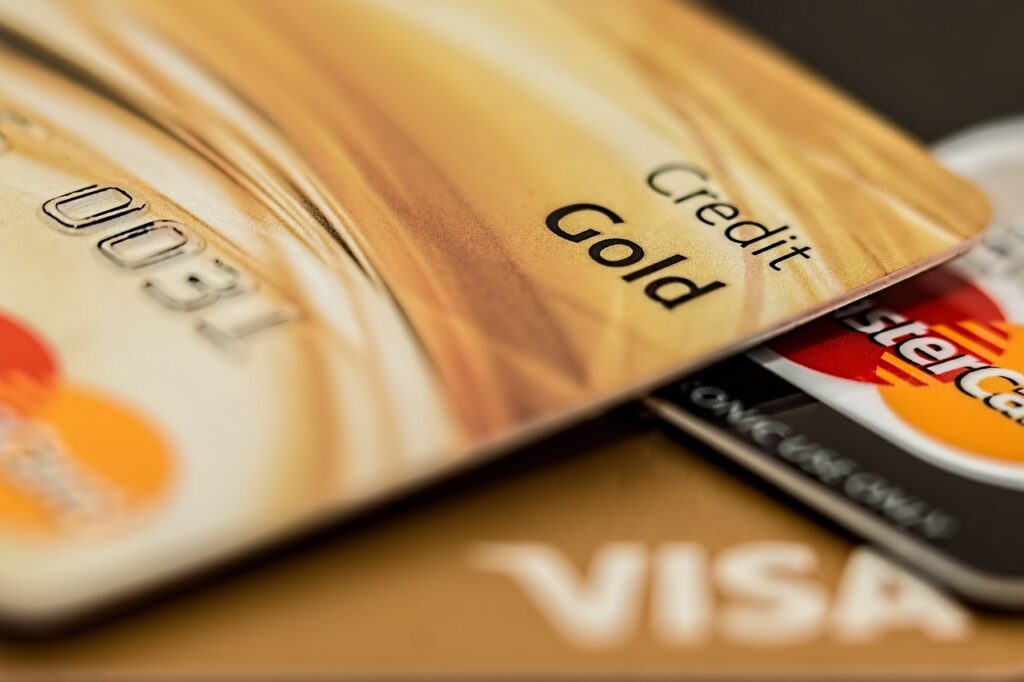 ゴールドの（富裕層向けの）クレジットカード